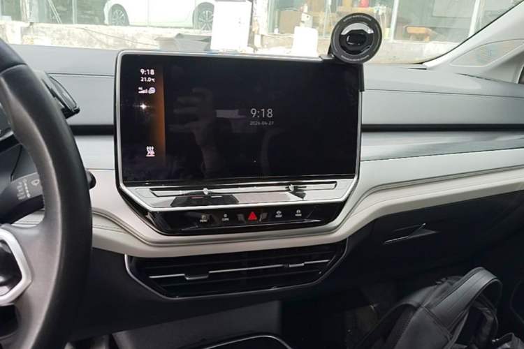 Used Volkswagen ID.6 CROZZ 2021 Long-Range PURE+ Edition Audio And AC Panel