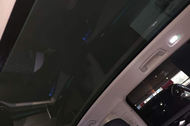 Used Volkswagen ID.6 CROZZ 2021 Long-Range PRO Edition Headliner