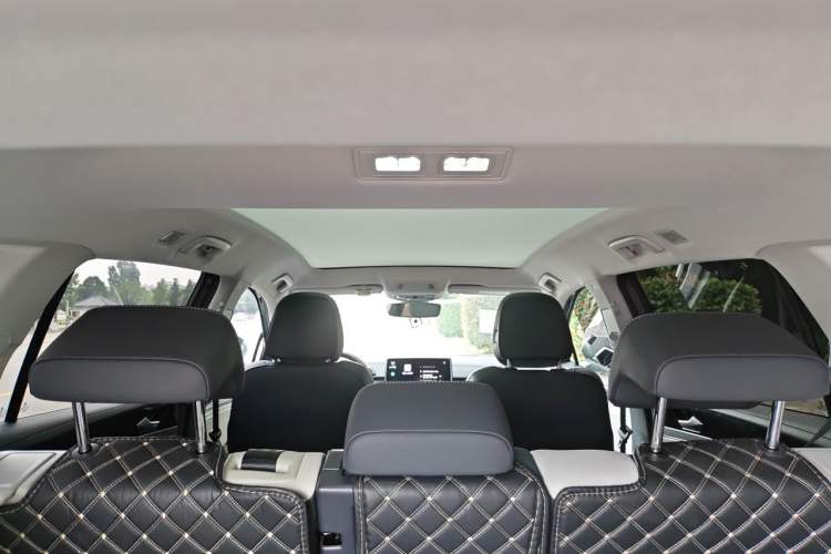 Used Volkswagen ID.6 CROZZ 2021 Long-Range PRO Edition Headliner