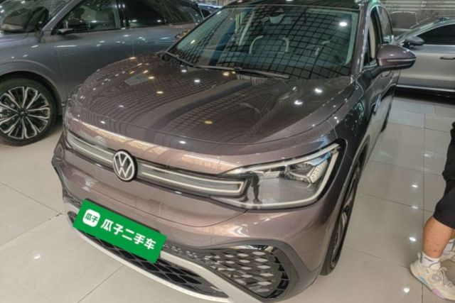 Ojetý Volkswagen ID.6 CROZZ 2021 Long-Range PURE+ Edition