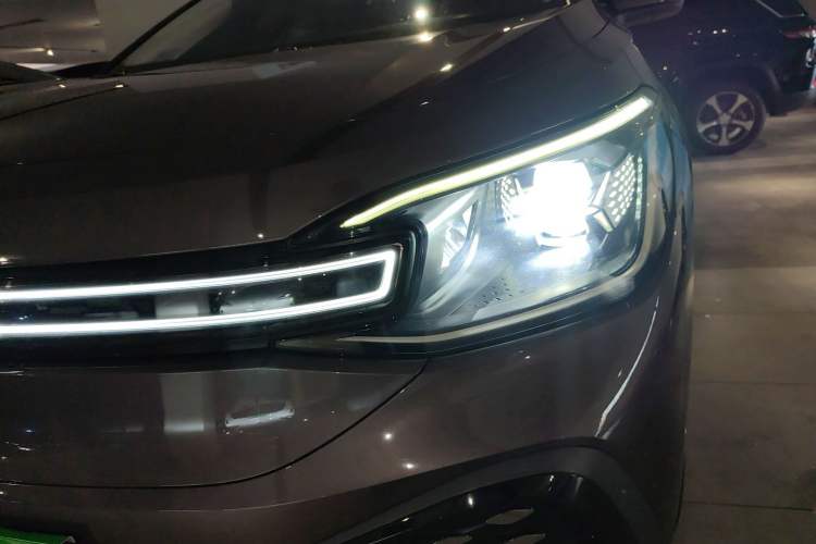 Used Volkswagen ID.6 CROZZ 2021 Long-Range PRO Edition Left Front Headlight