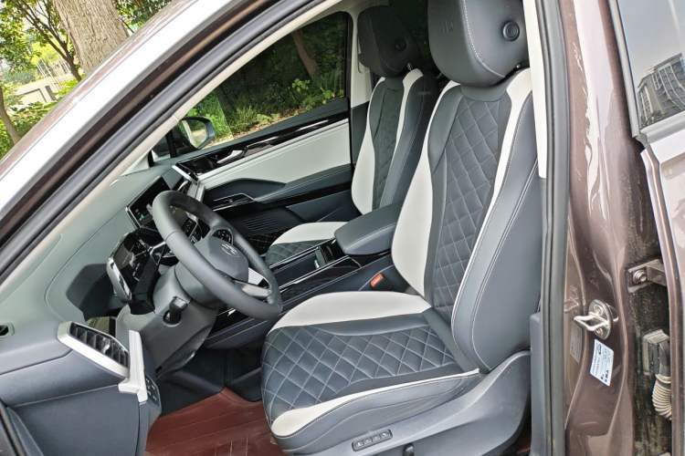 Used Volkswagen ID.6 CROZZ 2021 Long-Range PRO Edition Left Front Seat