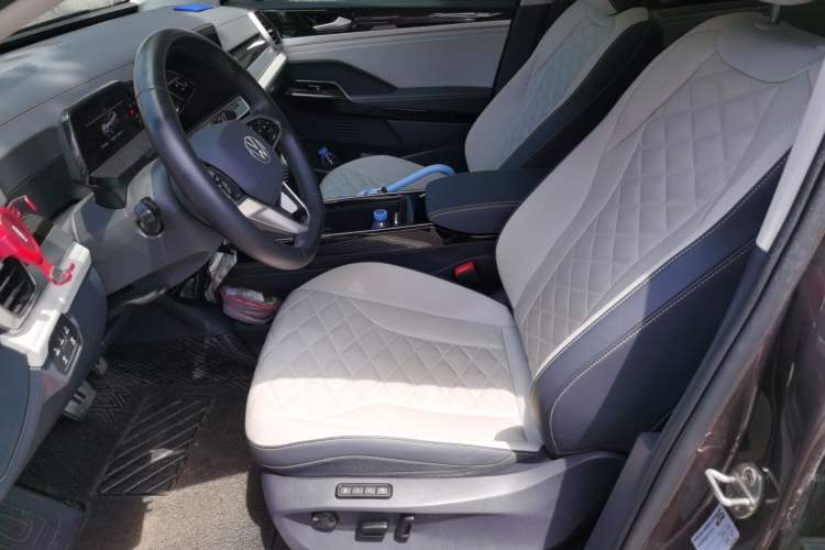 Used Volkswagen ID.6 CROZZ 2021 Long-Range PRO Edition Left Front Seat