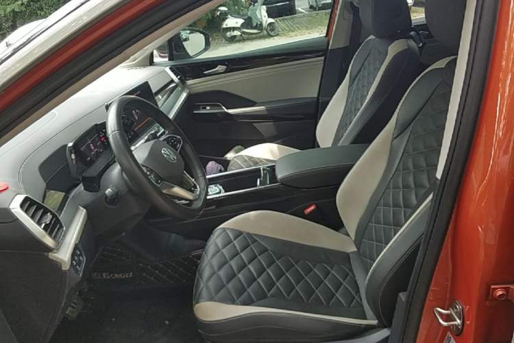 Used Volkswagen ID.6 CROZZ 2021 Long-Range PURE+ Edition Left Front Seat
