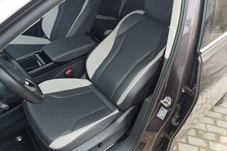 Used Volkswagen ID.6 CROZZ 2021 Long-Range PURE+ Edition Left Front Seat