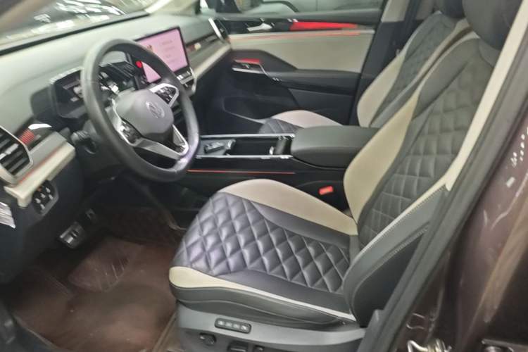 Used Volkswagen ID.6 CROZZ 2021 Long-Range PURE+ Edition Left Front Seat