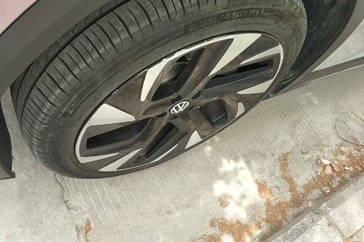 Used Volkswagen ID.6 CROZZ 2021 Long-Range PURE+ Edition Left Front Wheel Hub