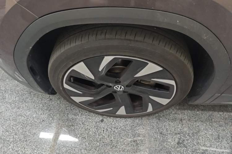 Used Volkswagen ID.6 CROZZ 2021 Long-Range PURE+ Edition Left Front Wheel Hub