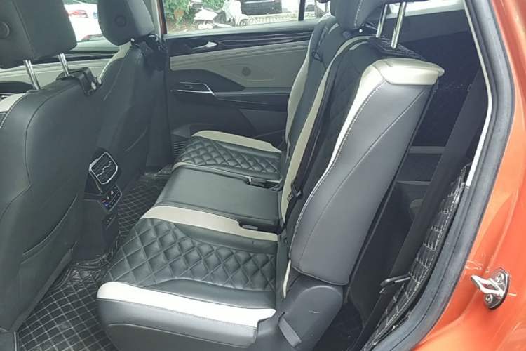 Used Volkswagen ID.6 CROZZ 2021 Long-Range PURE+ Edition Left Rear Seat