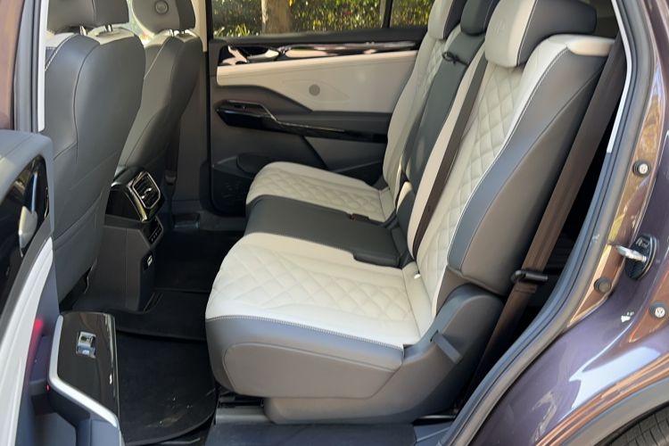 Used Volkswagen ID.6 CROZZ 2021 Long-Range PRO Edition Left Rear Seat