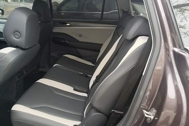 Used Volkswagen ID.6 CROZZ 2021 Long-Range PURE+ Edition Left Rear Seat