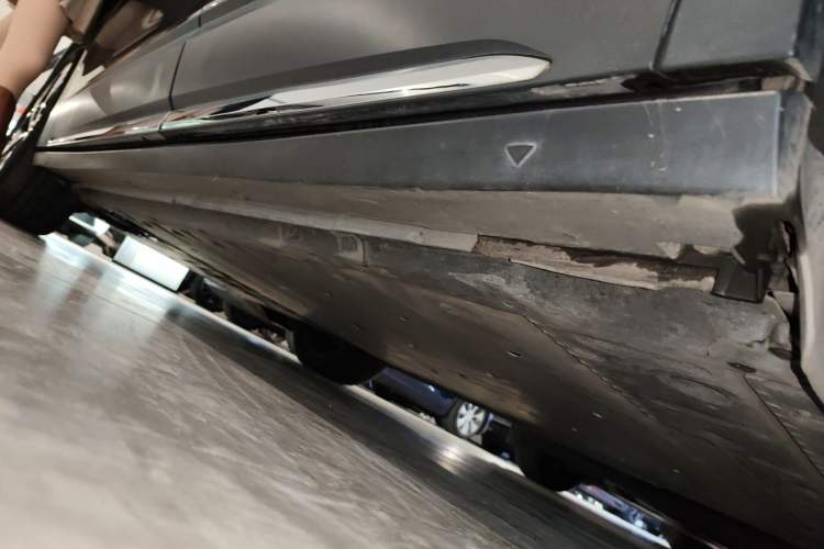 Used Volkswagen ID.6 CROZZ 2021 Long-Range PRO Edition Left Side Sill
