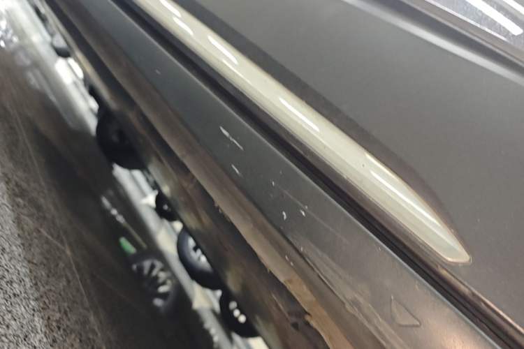 Used Volkswagen ID.6 CROZZ 2021 Long-Range PURE+ Edition Left Side Sill