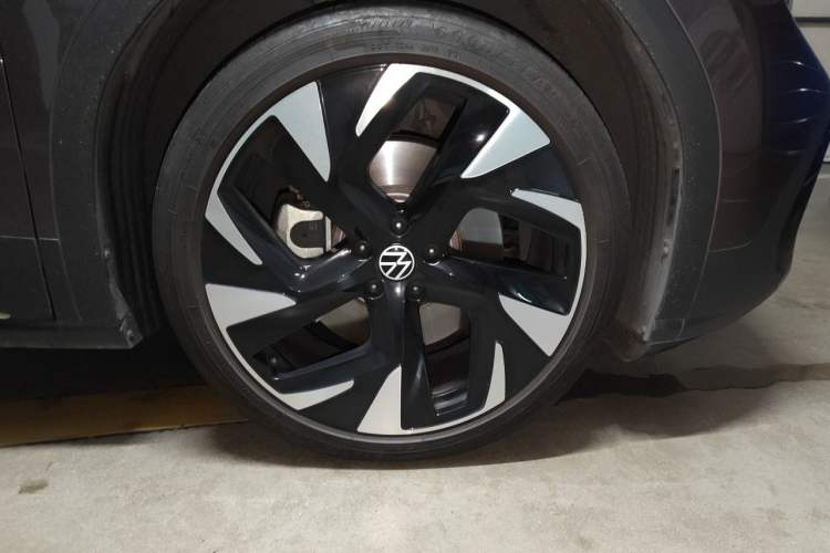 Used Volkswagen ID.6 CROZZ 2021 First Edition Right Front Wheel Hub