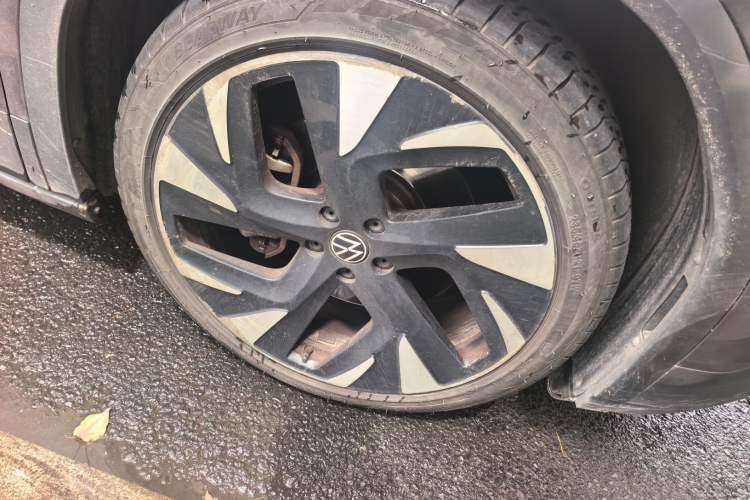 Used Volkswagen ID.6 CROZZ 2021 Long-Range PRO Edition Right Front Wheel Hub