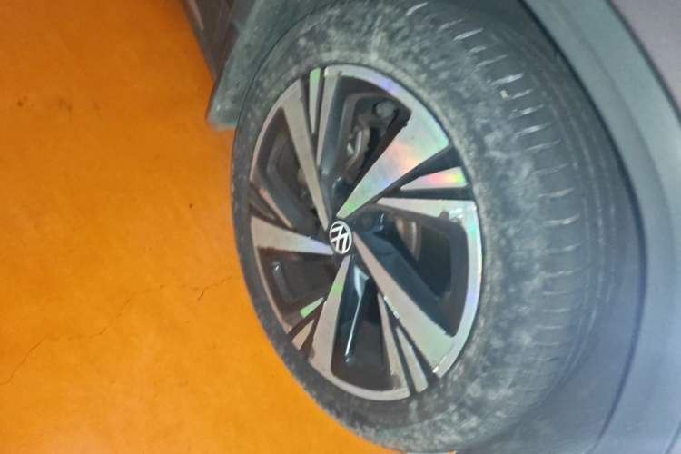 Used Volkswagen ID.6 CROZZ 2021 Long-Range PRO Edition Right Front Wheel Hub
