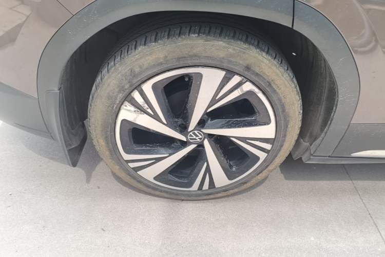 Used Volkswagen ID.6 CROZZ 2021 Long-Range PRO Edition Right Rear Wheel Hub