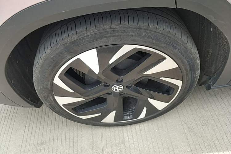 Used Volkswagen ID.6 CROZZ 2021 Long-Range PURE+ Edition Right Rear Wheel Hub