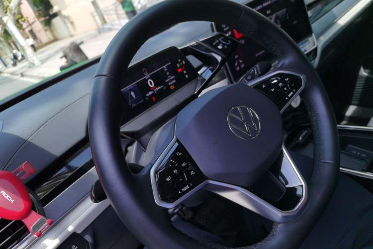 Used Volkswagen ID.6 CROZZ 2021 Long-Range PRO Edition Steering Wheel