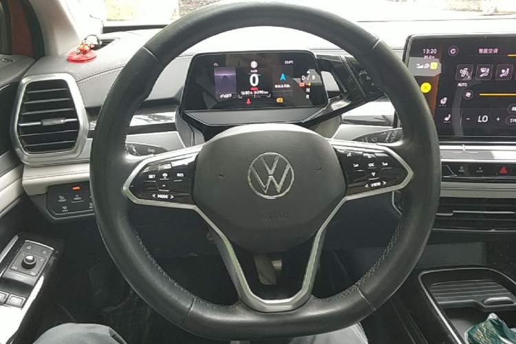 Used Volkswagen ID.6 CROZZ 2021 Long-Range PURE+ Edition Steering Wheel