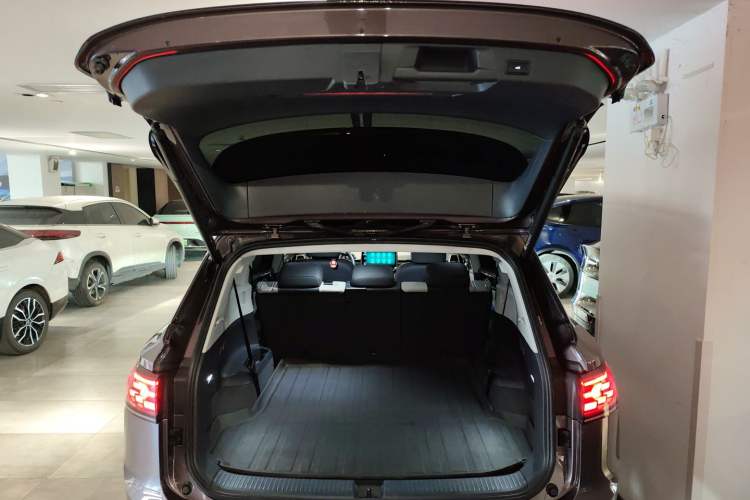 Used Volkswagen ID.6 CROZZ 2021 Long-Range PRO Edition Trunk