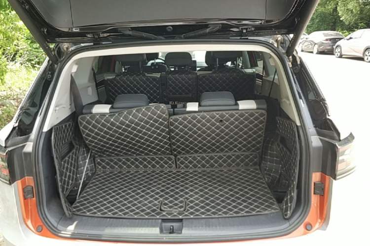 Used Volkswagen ID.6 CROZZ 2021 Long-Range PURE+ Edition Trunk