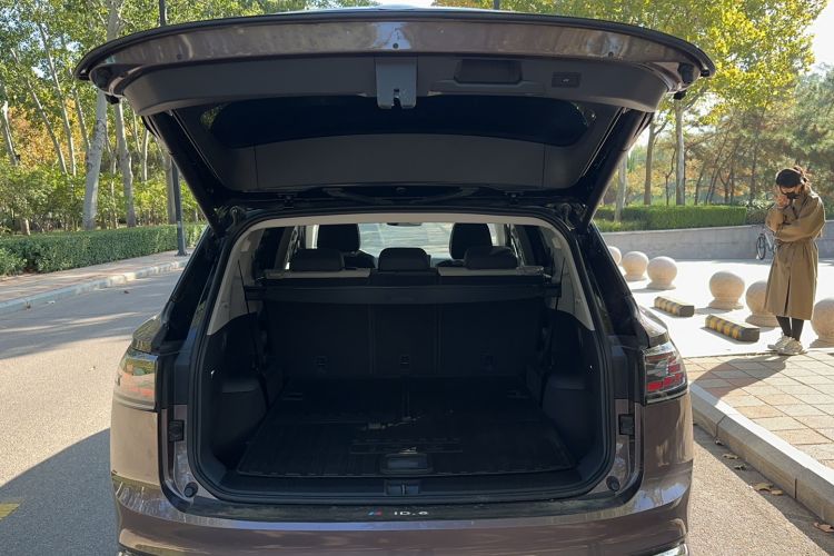 Used Volkswagen ID.6 CROZZ 2021 Long-Range PRO Edition Trunk
