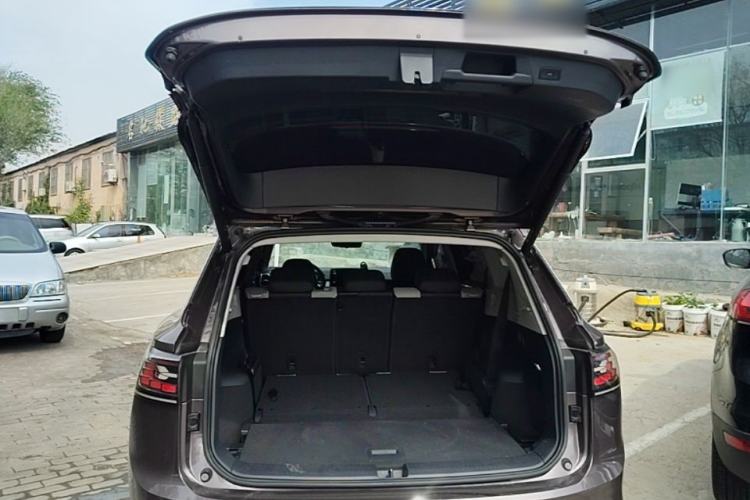 Used Volkswagen ID.6 CROZZ 2021 Long-Range PURE+ Edition Trunk