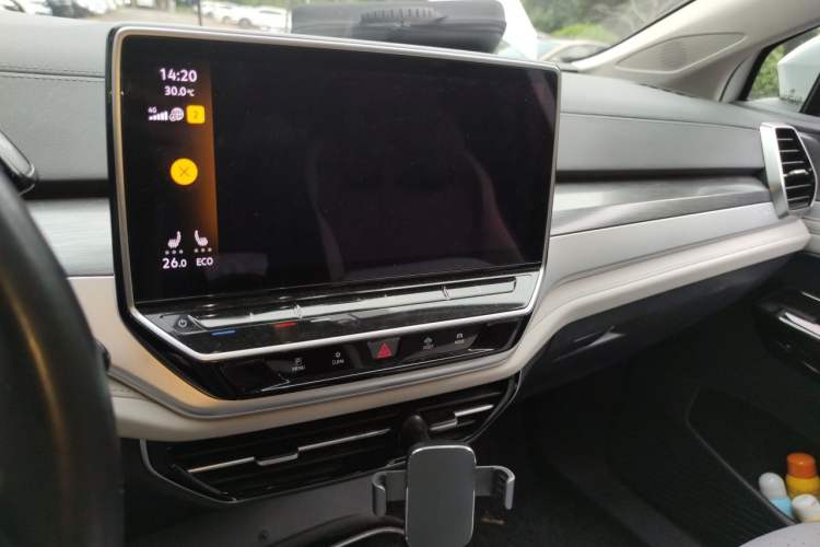 Used Volkswagen ID.6 CROZZ 2021 Long-Range PURE+ Edition Audio And AC Panel