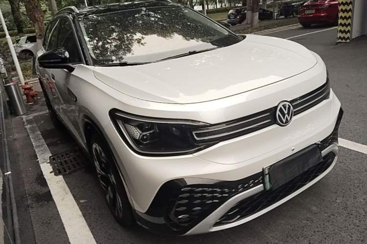 Used Volkswagen ID.6 CROZZ 2021 High-Performance PRIME Edition Front Right 45 Deg