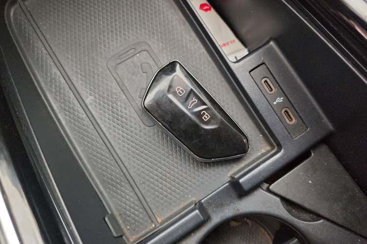Used Volkswagen ID.6 CROZZ 2021 Long-Range PURE+ Edition Interior 1
