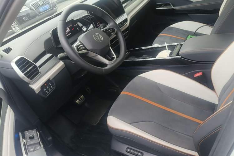 Used Volkswagen ID.6 CROZZ 2021 High-Performance PRIME Edition Left Front Seat