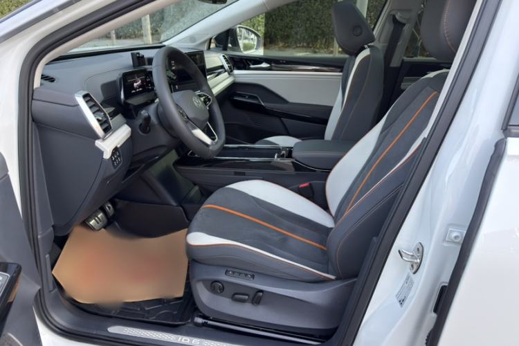 Used Volkswagen ID.6 CROZZ 2021 High-Performance PRIME Edition Left Front Seat
