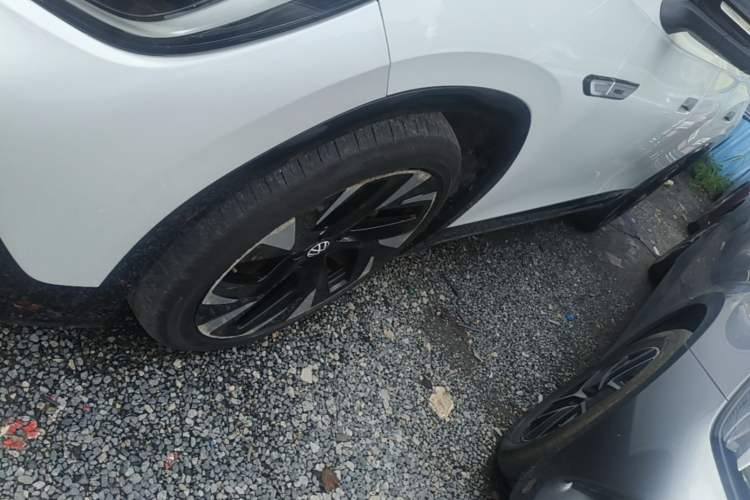 Used Volkswagen ID.6 CROZZ 2021 High-Performance PRIME Edition Left Front Wheel Hub