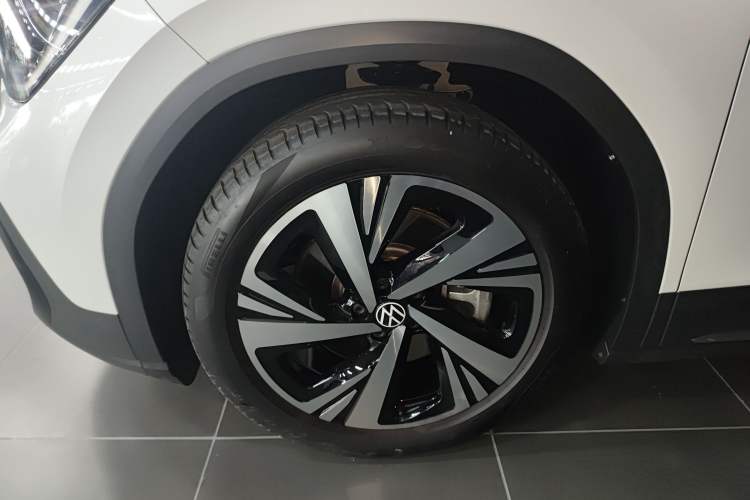 Used Volkswagen ID.6 CROZZ 2021 Long-Range PRO Edition Left Front Wheel Hub