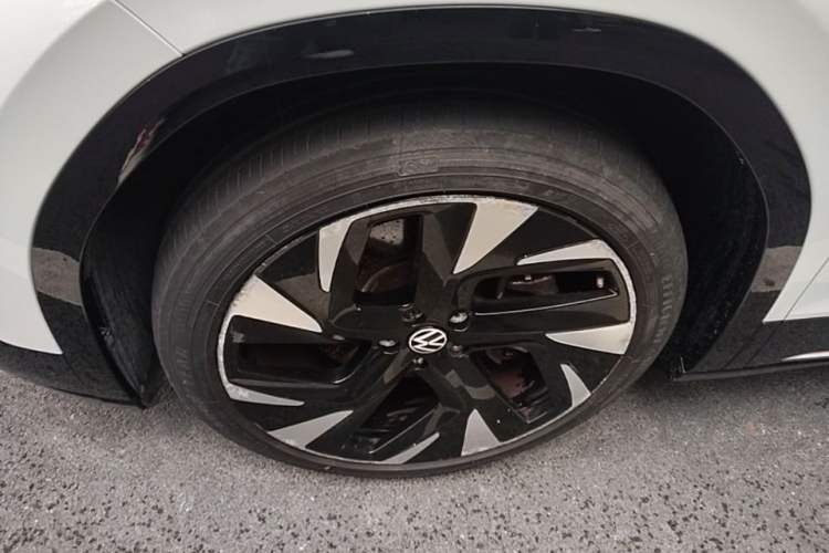 Used Volkswagen ID.6 CROZZ 2021 High-Performance PRIME Edition Left Front Wheel Hub