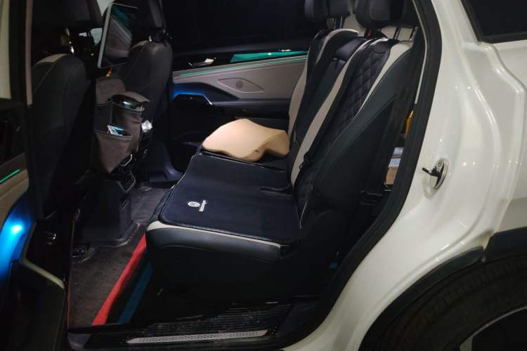 Used Volkswagen ID.6 CROZZ 2021 Long-Range PRO Edition Left Rear Seat