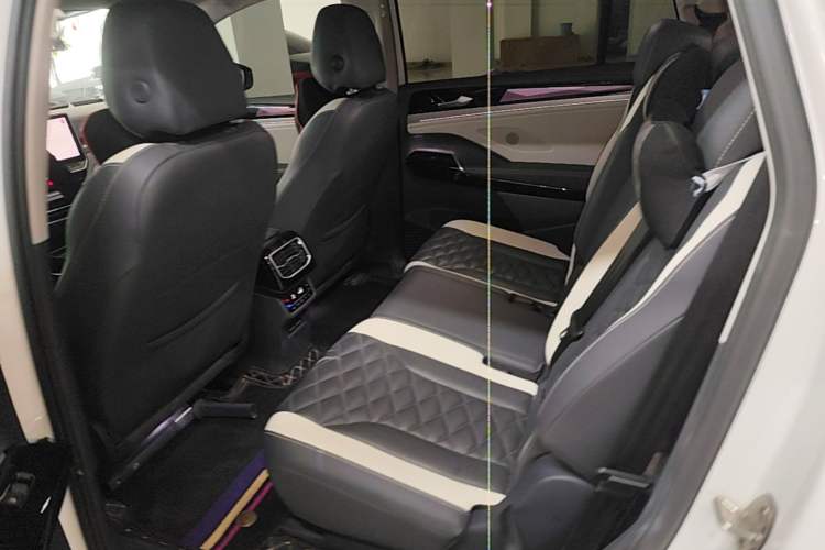 Used Volkswagen ID.6 CROZZ 2021 Long-Range PRO Edition Left Rear Seat
