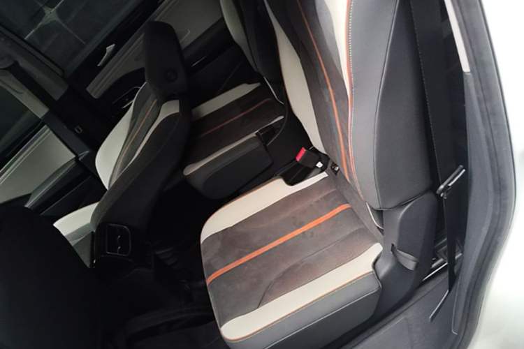 Used Volkswagen ID.6 CROZZ 2021 High-Performance PRIME Edition Left Rear Seat
