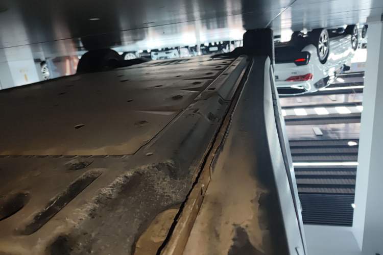 Used Volkswagen ID.6 CROZZ 2021 Long-Range PRO Edition Left Side Sill