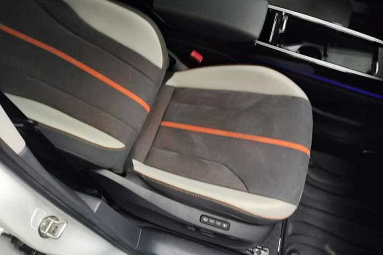 Used Volkswagen ID.6 CROZZ 2021 High-Performance PRIME Edition Right Front Seat