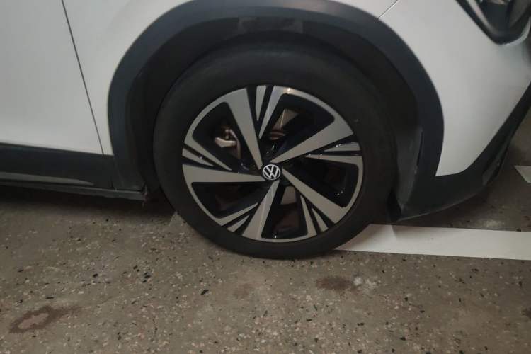 Used Volkswagen ID.6 CROZZ 2021 Long-Range PRO Edition Right Front Wheel Hub