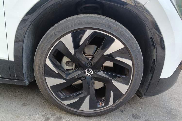 Used Volkswagen ID.6 CROZZ 2021 High-Performance PRIME Edition Right Front Wheel Hub