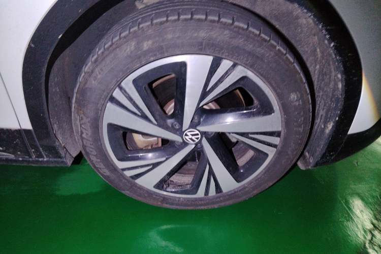 Used Volkswagen ID.6 CROZZ 2021 Long-Range PRO Edition Right Front Wheel Hub