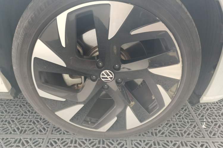 Used Volkswagen ID.6 CROZZ 2021 Long-Range PRO Edition Right Front Wheel Hub