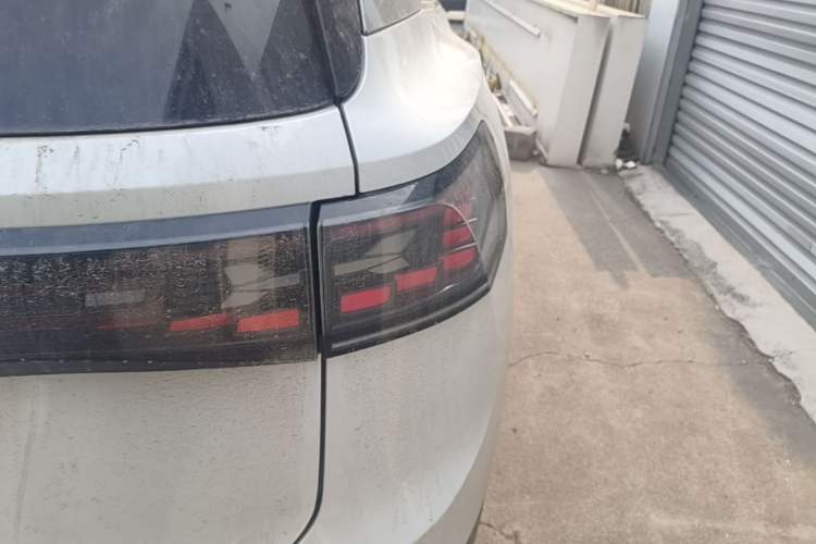 Used Volkswagen ID.6 CROZZ 2021 Long-Range PRO Edition Right Rear Taillight