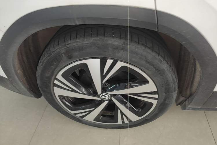 Used Volkswagen ID.6 CROZZ 2021 Long-Range PRO Edition Right Rear Wheel Hub