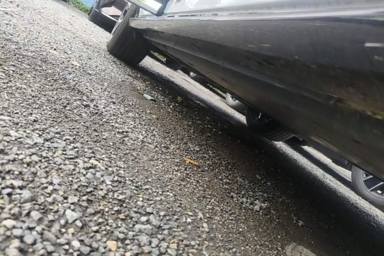 Used Volkswagen ID.6 CROZZ 2021 High-Performance PRIME Edition Right Side Sill