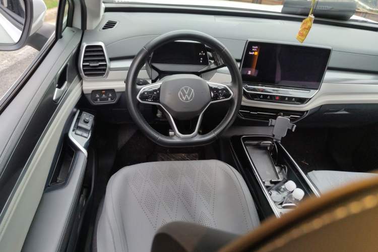 Used Volkswagen ID.6 CROZZ 2021 Long-Range PURE+ Edition Steering Wheel