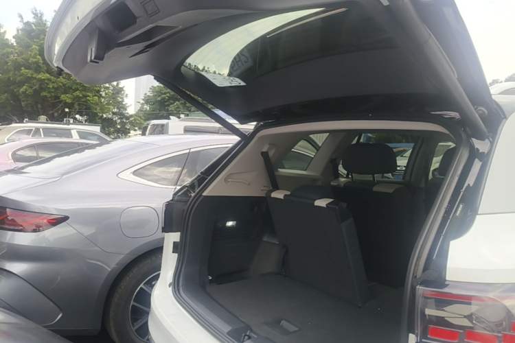 Used Volkswagen ID.6 CROZZ 2021 High-Performance PRIME Edition Trunk